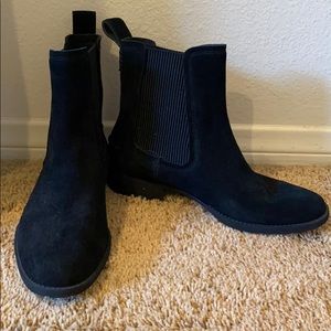 Black suede UGG chelsea boot
